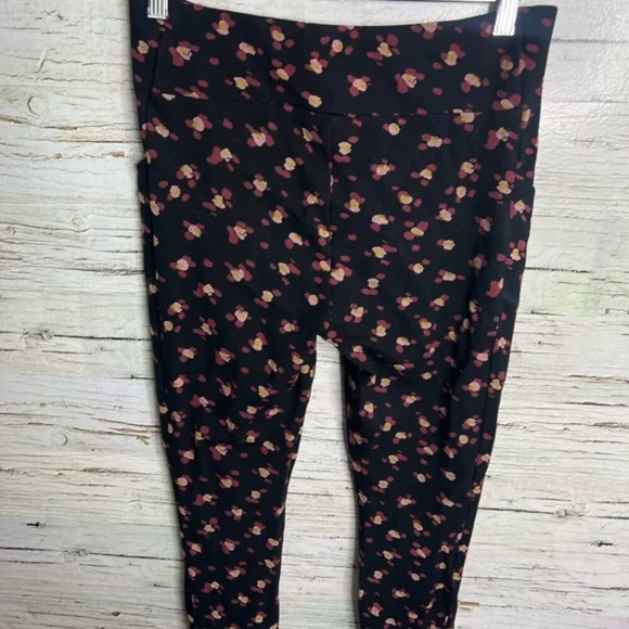 Cabi Printed Lean Legging #4142 Black Flower Burst size small - Picture 9 of 9